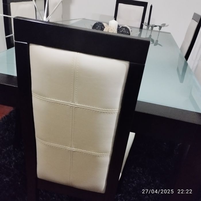 Mesa em vidro com 6 cadeiras