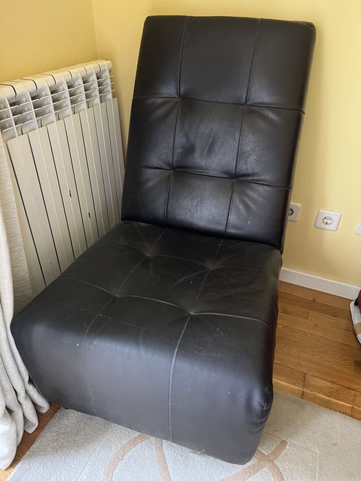 Cadeira em pele castanha