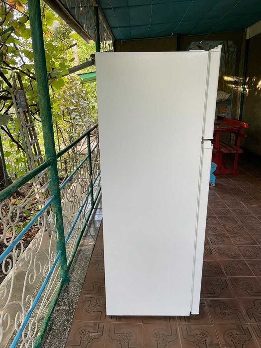 Продаються холодильники та морозильна камера