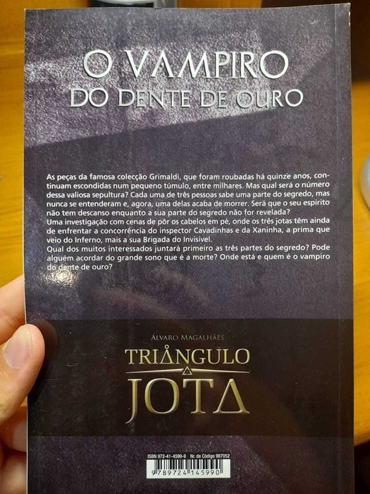 Triângulo Jota "O Vampiro de Dente de Ouro"
