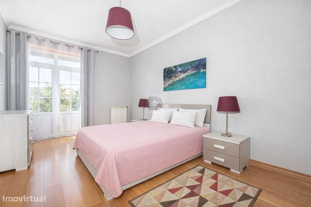T5 Espaçoso com 242 m², Garagem Box e Elevador – Zona do Bonfim, Setúb
