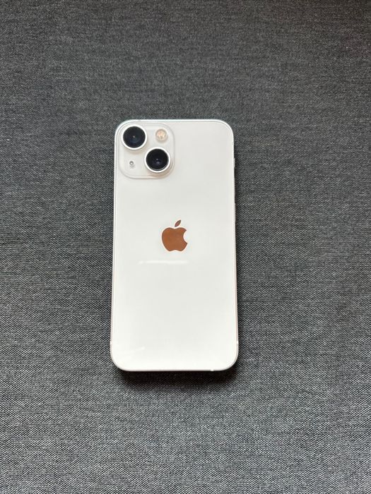 iPhone 13 mini.