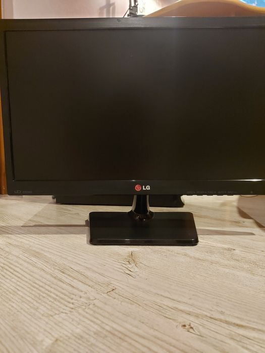 Komputer z monitorem