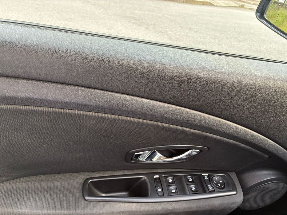 Renault Megane branco em ótimo estado