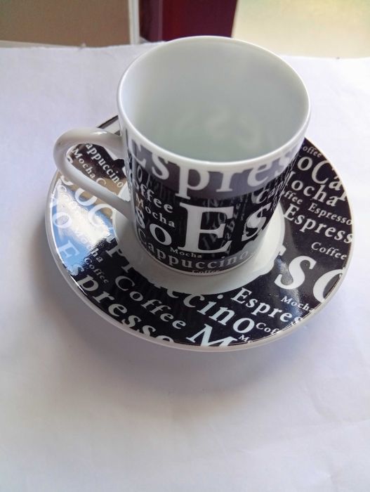 Belíssimo suporte com 6 chávenas e 6 pires