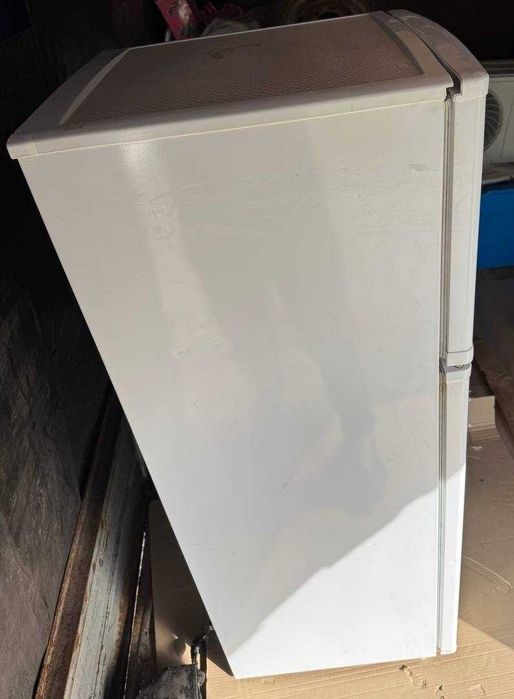 Холодильник з морозильною камерою (Ergo MR 145)