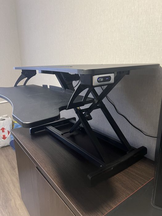 Стіл з електро регулюванням висоти