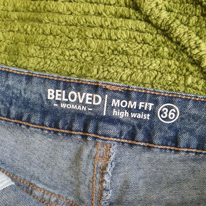 Mom fit z wysokim stanem