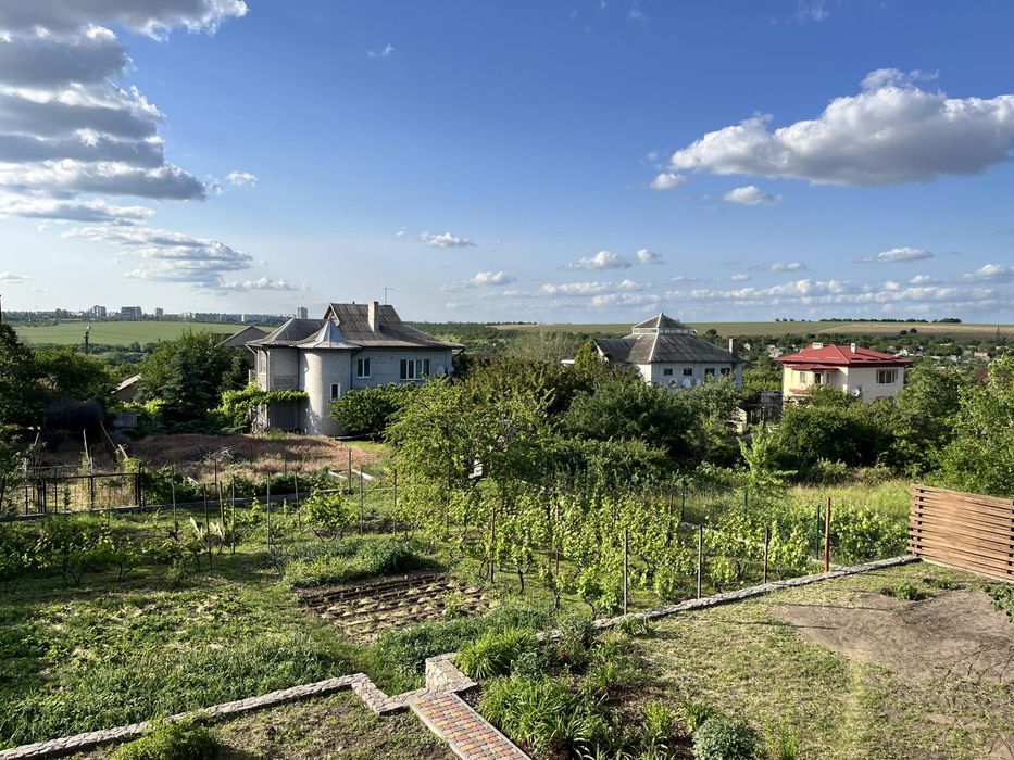 Сучасний будинок в с. Бабурка (2км. від переїзду)