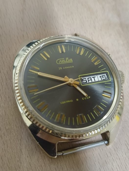 Наручниий годинник слава. Наручные часы слава в позолоте, ссср