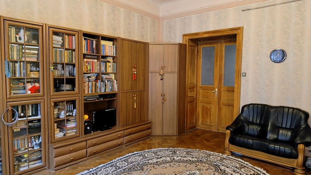 Продається 4 км квартира ( 132,3м.) навпроти облдержадміністрації