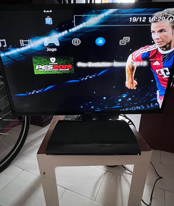 Vendo PS3 com 2 JOGOS