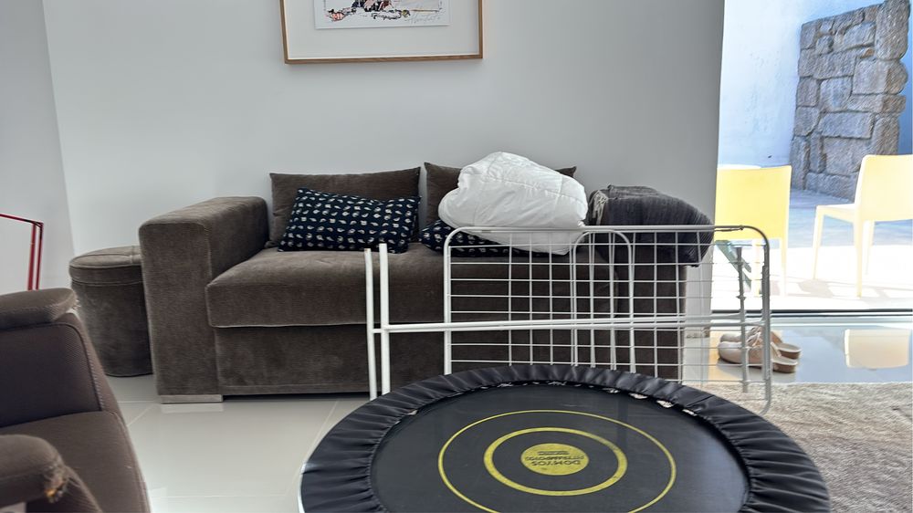 Cama solteiro base rebatível e 2 sofás