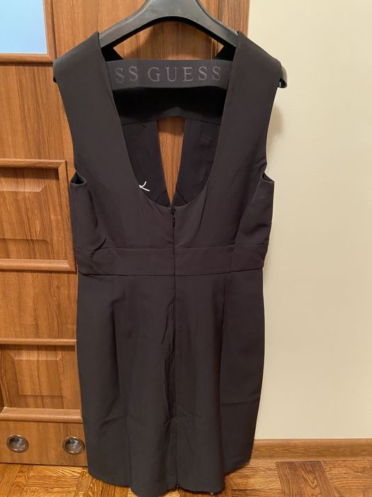 Czarna sukienka guess