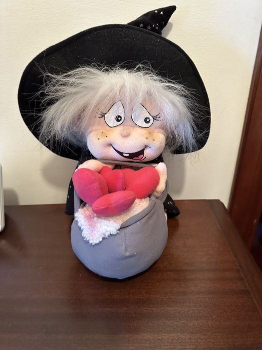 Bruxinha de peluche