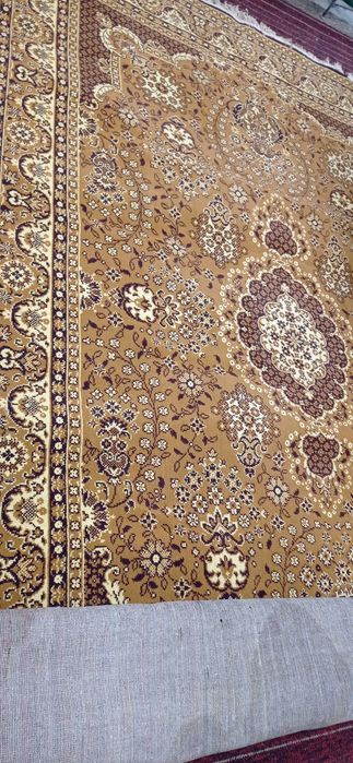 Килим 2 х 3 метри, ідеальний стан.