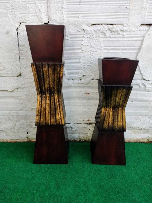 Par de castiçais porta velas em madeira