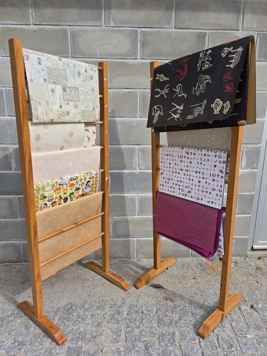 Expositores para Papel em Madeira