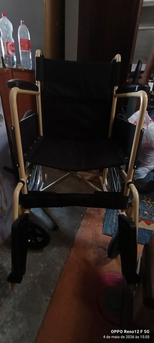Vendo cadeira de rodas nova