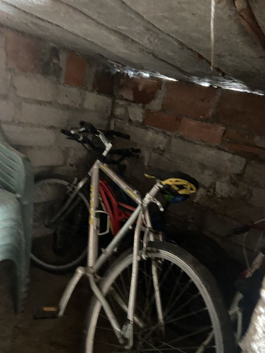 Bicicletas usadas com pecas em falta.