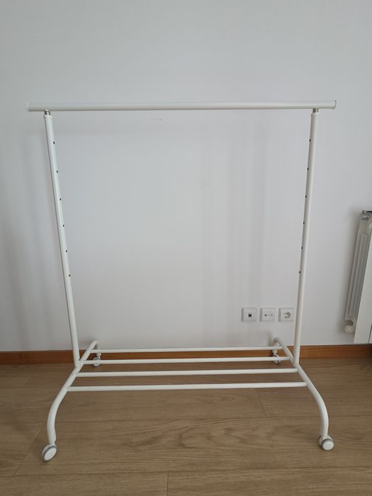 Suporte para roupa IKEA RIGGA – Como novo