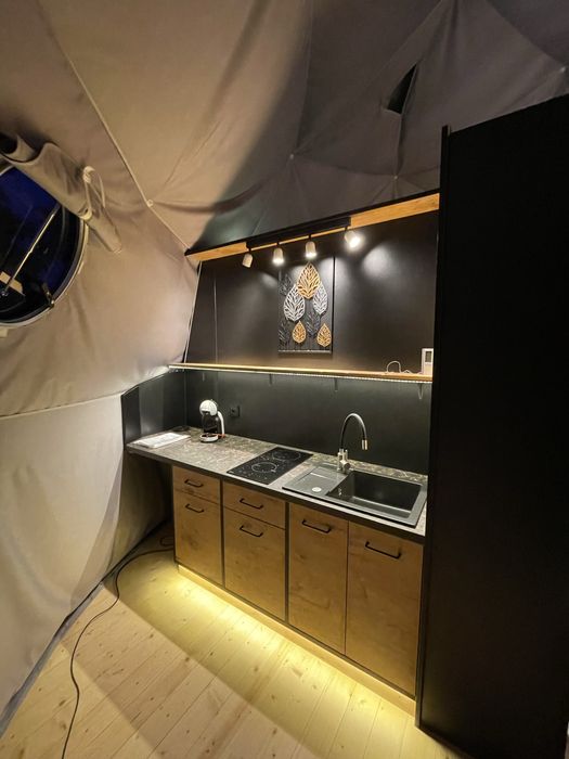 Namioty kopułowe glamping  z pełnym wyposażeniem