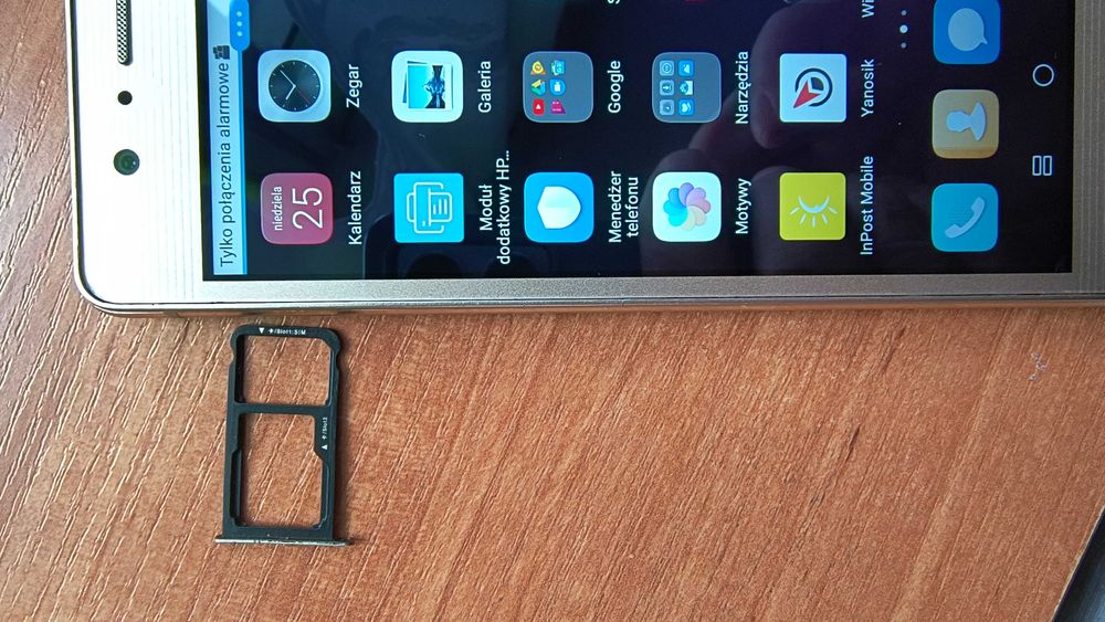 Telefon komórkowy Huawei P9 lite.