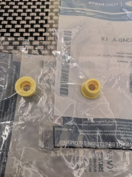 Втулка троса КПП KV6Z7K340A Ford Escape C-Max Fusion Edge Mondeo S-max