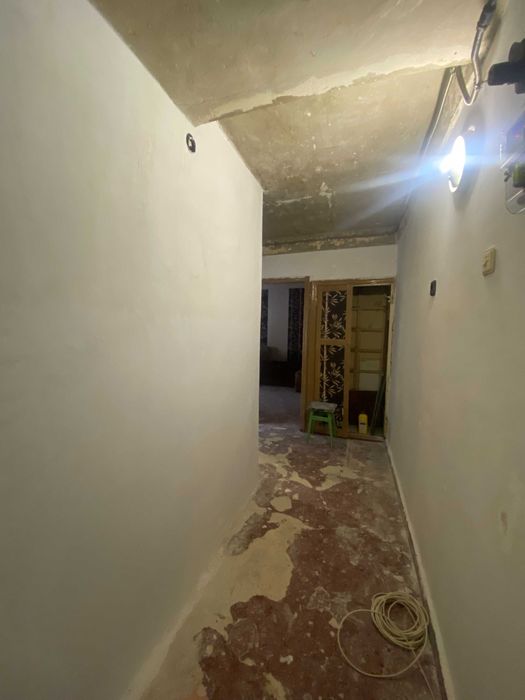 Срочно !1-я в Центре под ремонт! Этаж 1\5.С Балконом.