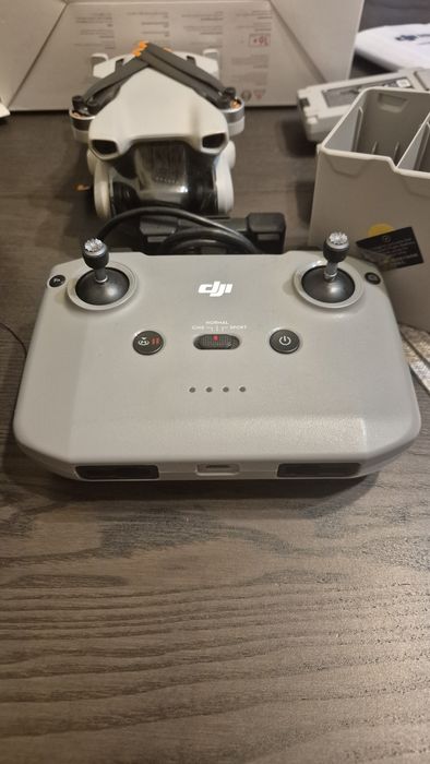 Dron DJI Mini 3 super stan! 3 baterie, ładowarka, śmigła, torba