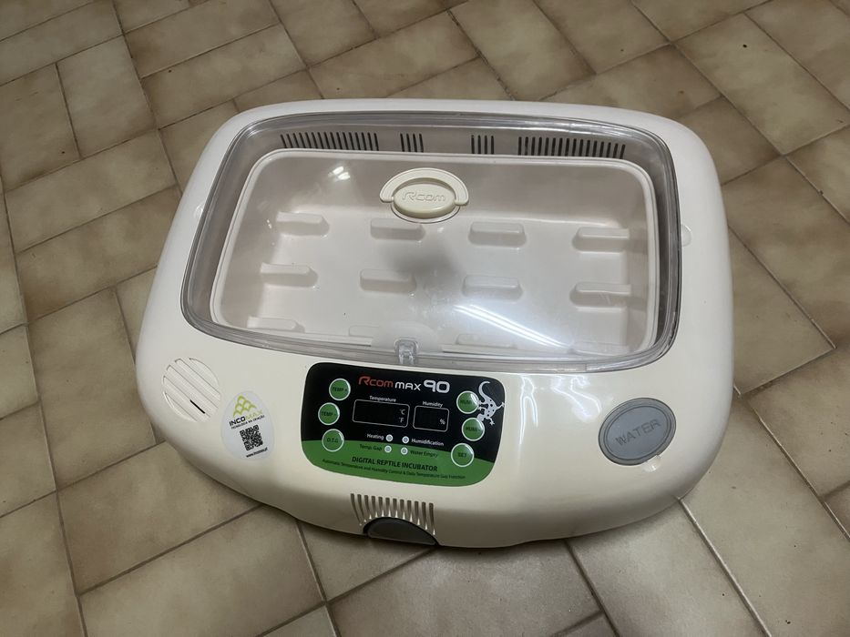 Incubadora/chocadeira semi nova