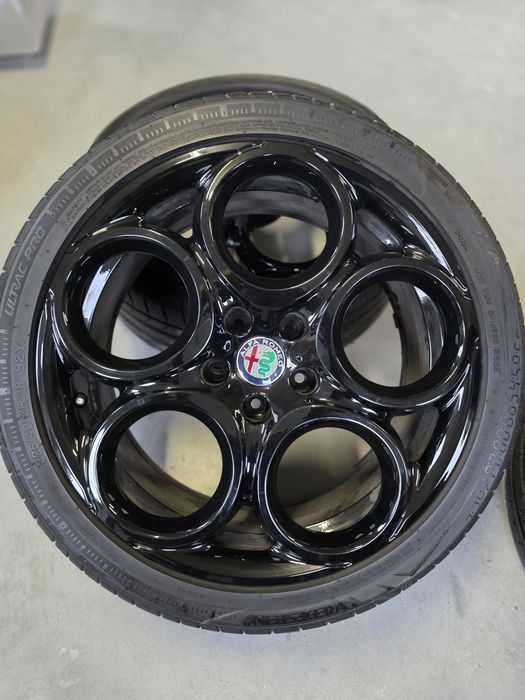 Felgi aluminiowe z oponami 225/40R18 Alfa Romeo Giulietta