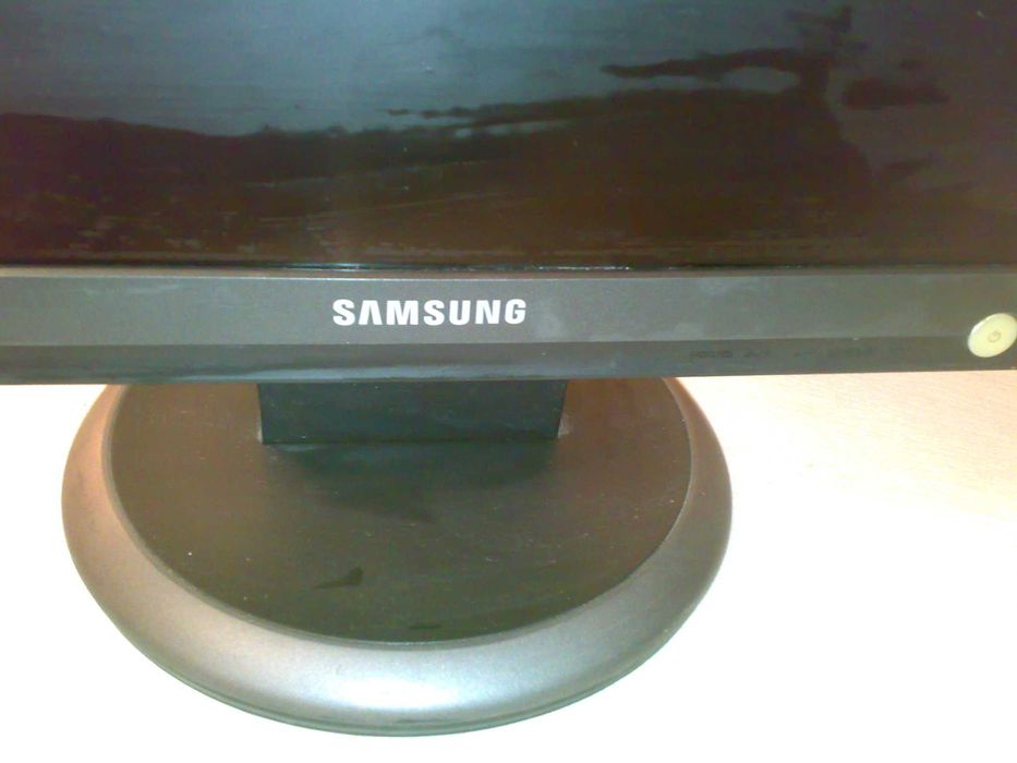 Продам монитор дилгональ 19" Samsung 931 bf в идеальном состоянии 650г