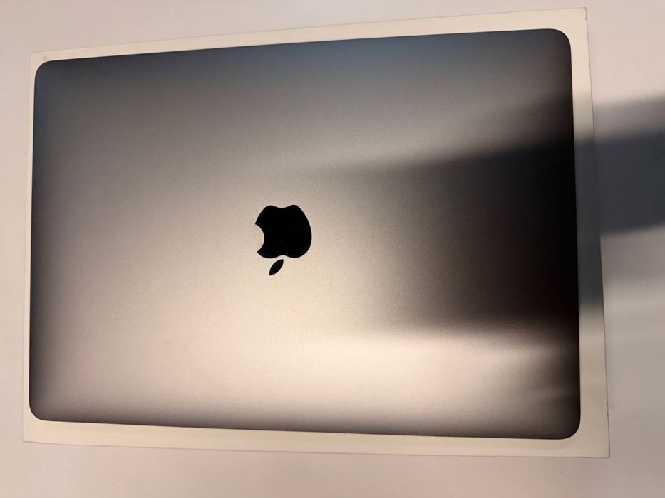Продам Apple MacBook m2