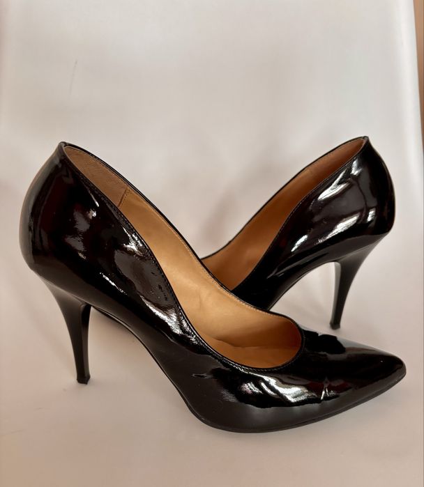 Czarne lakierowane szpilki 38 wys.9cm