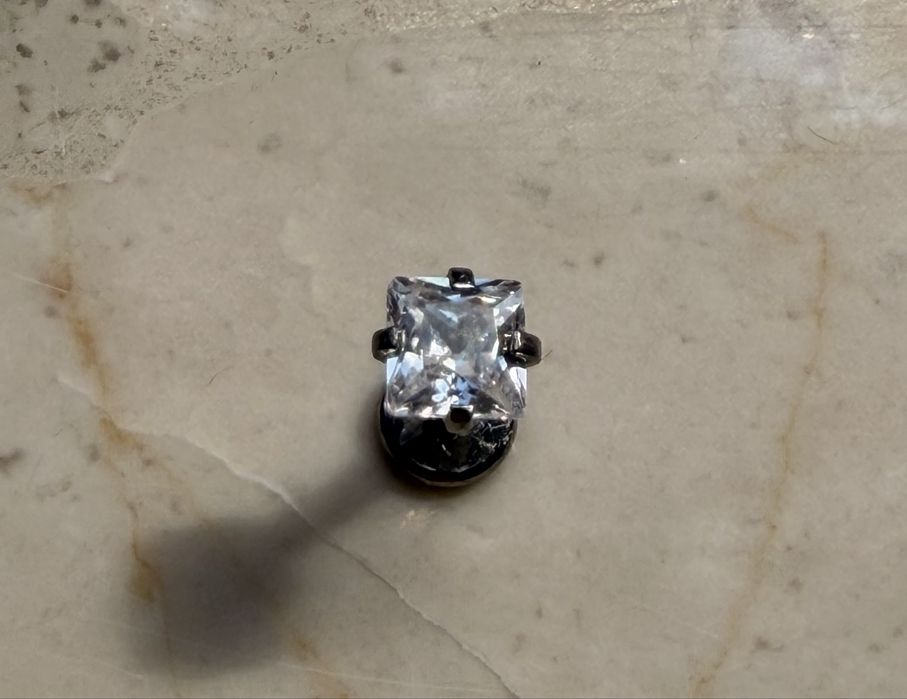 Labret 5 mm kolczyk kwadrat 4 mm unisex piercing 16 G tytan