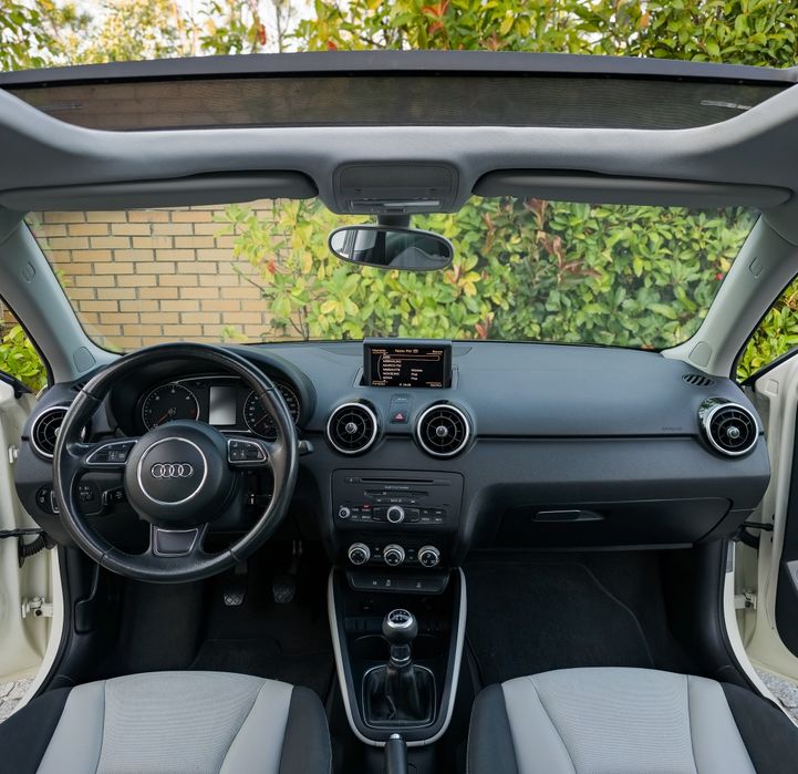 Audi A1 1.6 TDi * Teto de abrir*