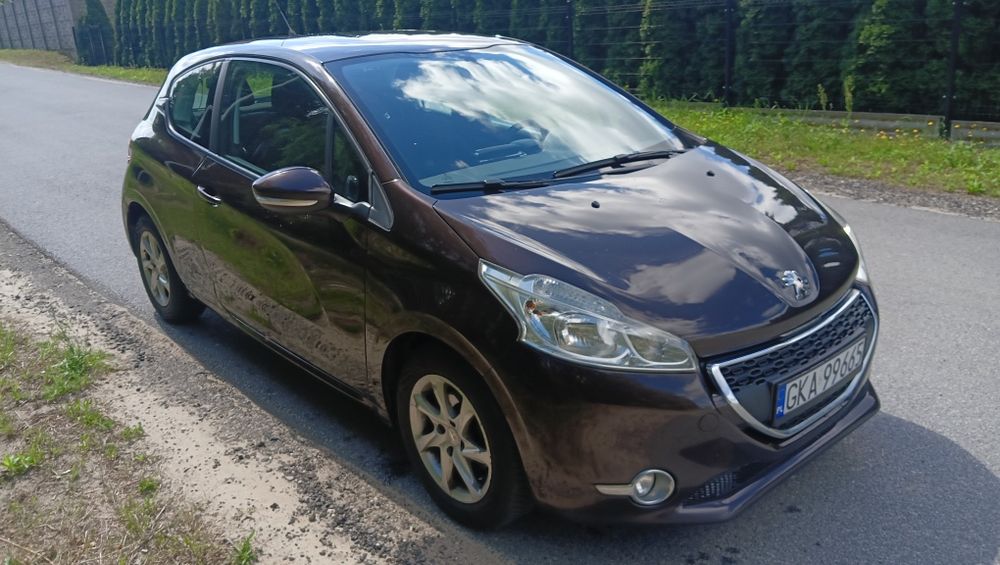 Peugeot 208 1.4 niski przebieg polecam .