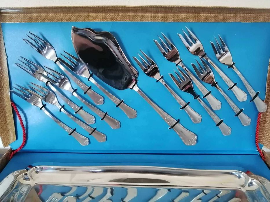 Unused Cake/Tart Serving Set431197894508564480