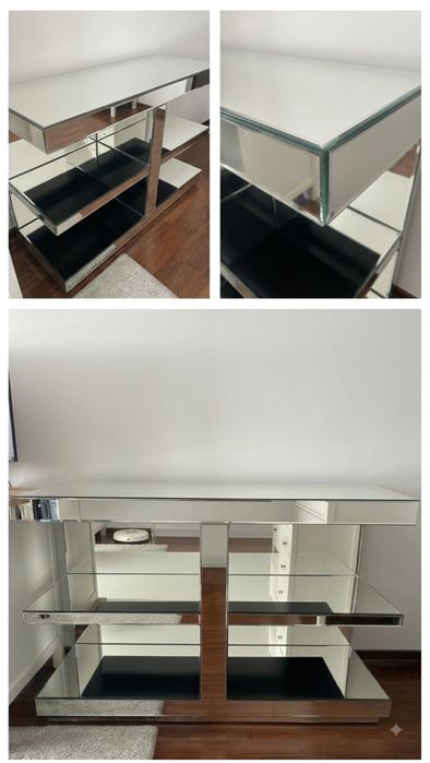 Consola/aparador, com acabamento espelhado.
