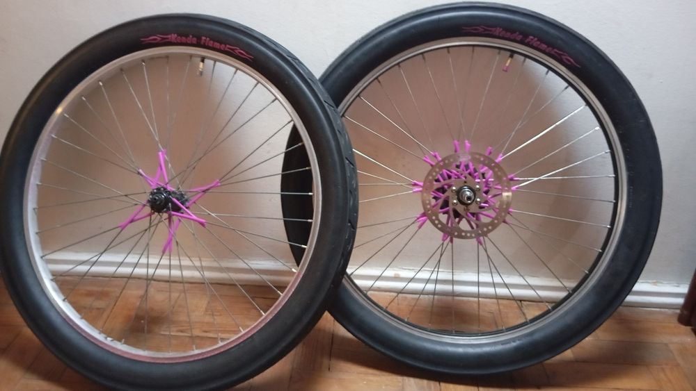 par de rodas 26 com pneus 3.0