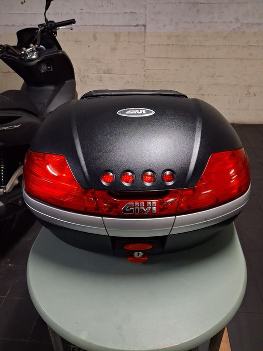Top case givi v46 com base