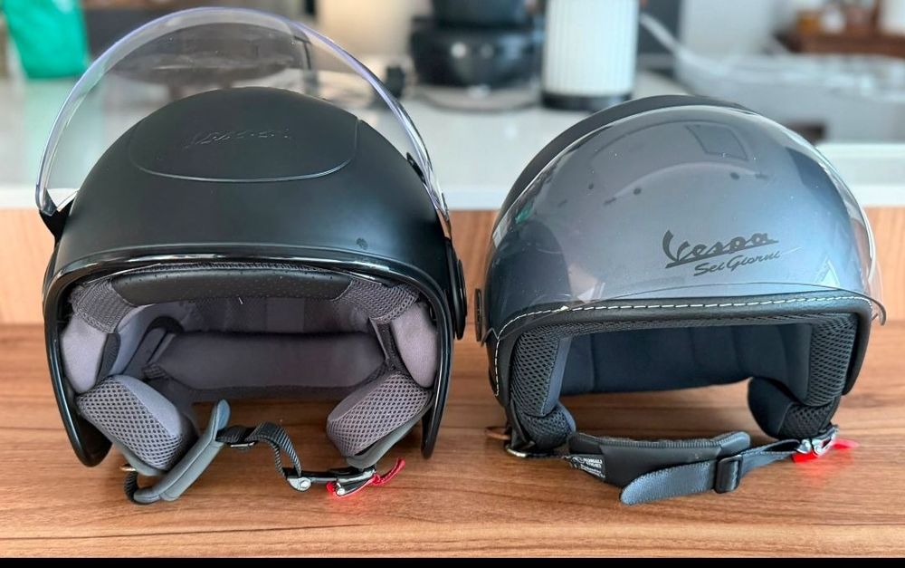 Moto Vespa 125 Gts super oferta de 2 capacetes