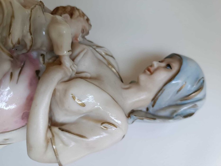 Imagem da Virgem Maria e o Menino Jesus