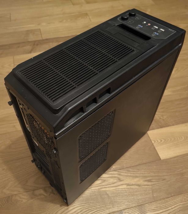 Obudowa CHIEFTEC LF-01B-OP ATX + port/stacja HDD, szybkozłączki