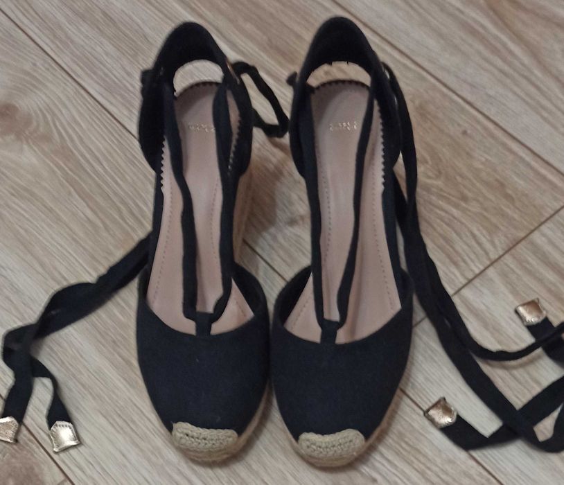 Buty na koturnie rozm 37