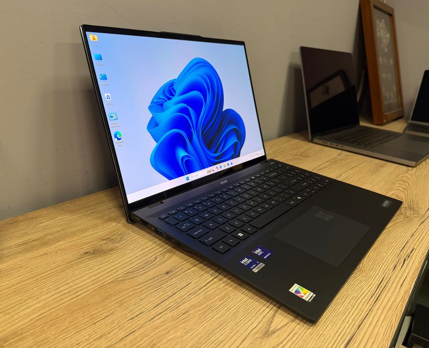 Acer SWIFT 16 AI ULTRA 7 256V/16 Ram/ 512GB/ 4K OLED Touch/ Intel ARC 140V