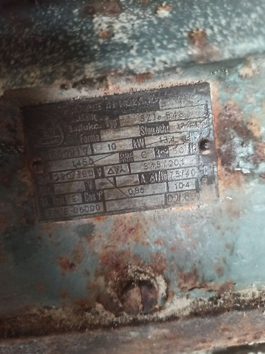 silnik elektryczny trójfazowy 10kW z kablem siłowym na solidnym wózku.