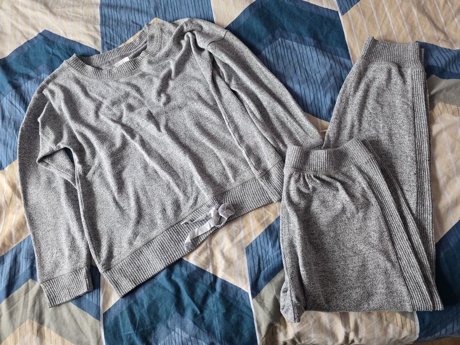 Damski śliczny dresik