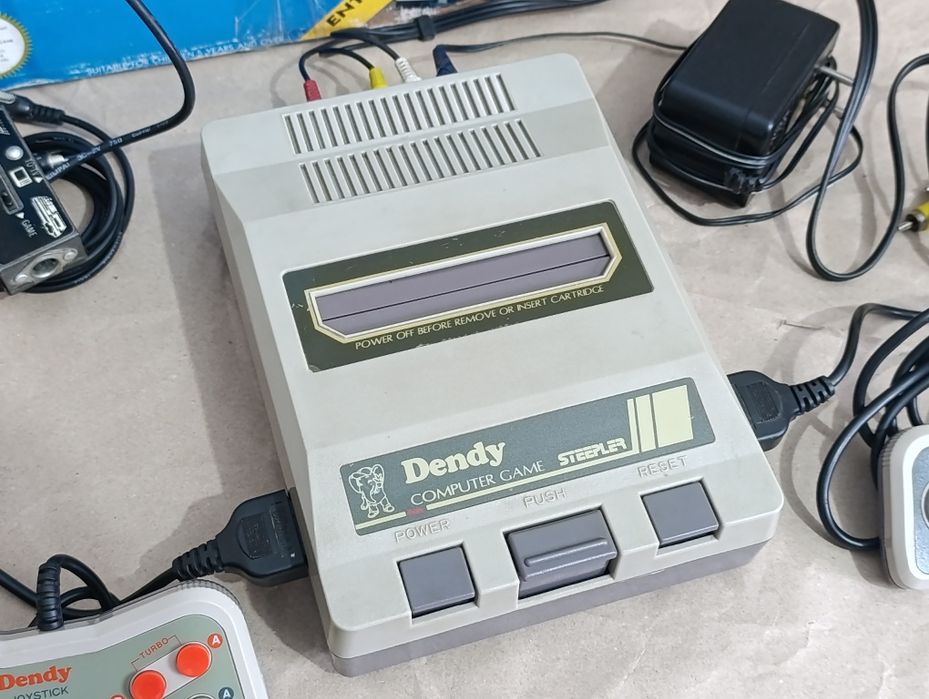 Ігрова приставка Dendy Classic Steepler стародел + 2 картриджа: 6 000 ...
